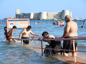 Mersin'in 'engelsiz' plajlarına ilgi yoğun