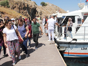 Van'da deniz otobüsleri 5 ayda 15 bin yolcu taşıdı