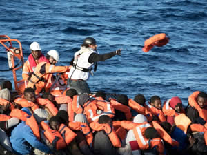 Tunus açıklarında kaçak göçmen teknesi battı