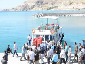 3. Van Gölü Tekne Turu Adilcevaz'dan başladı