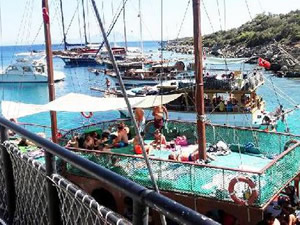 Cennet Koyu'nda tekne yoğunluğu zor anlar yaşattı