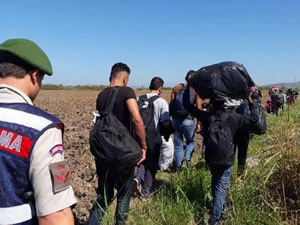 İzmir'de Midilli Adası'na geçmek isteyen 80 Suriyeli yakalandı