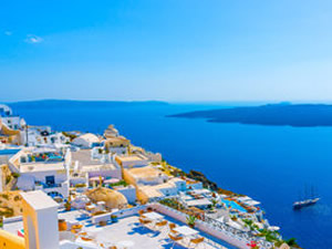 Santorini Adası'nın yerli halkı turistler için kota istiyor