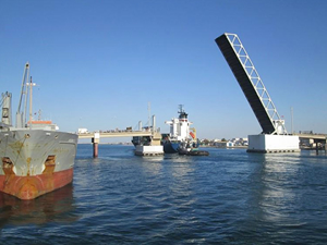 M/V MERCY isimli gemi Bizerte'de köprüye çarptı