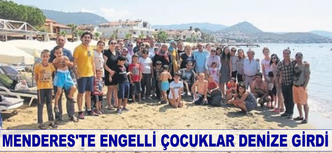 Menderes’te engelli çocuklar denize girdi