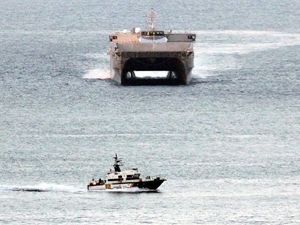 İspanyol devriye botu ABD Donanma gemisini taciz etti