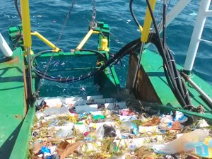 "Temiz Deniz" boğazdan iki yılda 142 ton atık topladı
