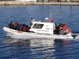 Sahil Güvenlik, İzmir ve Aydın'da 96 kaçak göçmen yakaladı