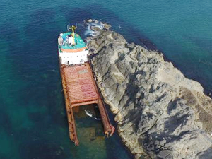 'M/V Leonardo' isimli gemi parçalanmaya başladı