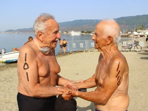 87 yaşında 2 bin metre yüzdü, kategorisinde birinci oldu