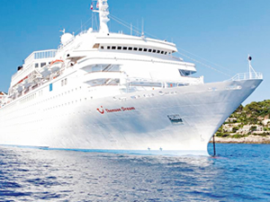 "M/S Thomson Dream" Marmaris Limanı'na yanaştı