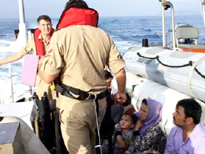 Suriyeli kaçaklar balıkçı teknesinde yakalandı