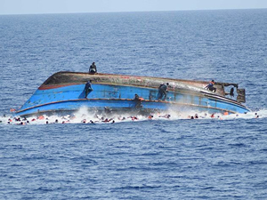 Hindistan'da tekne alabora oldu: 19 ölü
