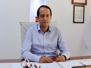 Aliağa'daki hacizli gemiler tehlike arz ediyor