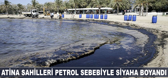 Atina sahilleri petrol sebebiyle siyaha boyandı