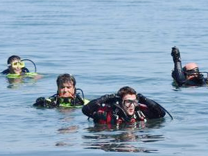 Güzelbahçe'de sahil ve deniz temizliği yapıldı