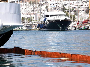 Bodrum Limanı'ndaki feribotta akaryakıt sızıntısı meydana geldi