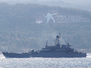 Rus savaş gemisi Çanakkale Boğazı'ndan geçti
