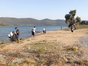 Kazıklı Sahili çevre sakinleri tarafından temizlendi