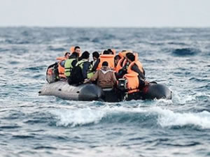 İzmir'de 82 kaçak göçmen ile 2 organizatör yakalandı