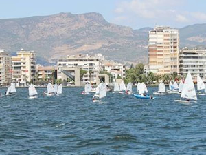 İzmir Körfez Festivali yarışlarla başladı