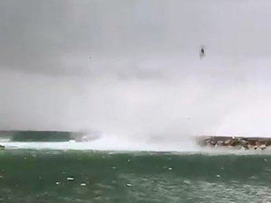 Çanakkale Biga'da denizin üstünde hortum oluştu