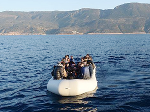 Meis Adası'nda sığınmacıları taşıyan bot battı!