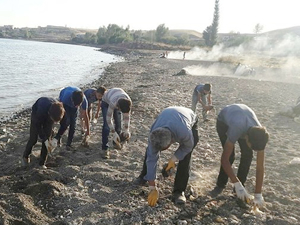Van Gölü’nün sahilinde çevre temizliği yapıldı