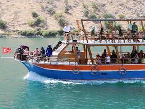 Şanlıurfa'da engeliler için tekne turu düzenlendi