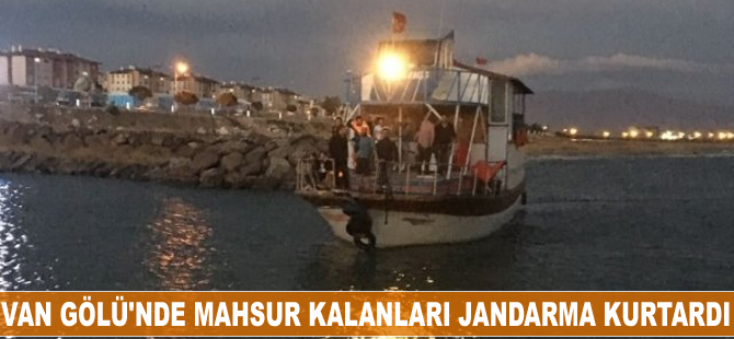 Van Gölü'nde mahsur kalanları jandarma kurtardı