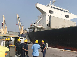 Sohar Limanı’nda demirli gemide üç kişi öldü