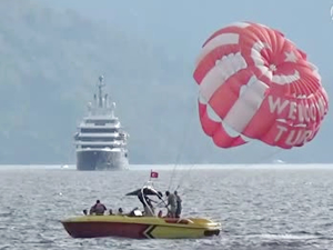 Rus iş adamı Akhmedov'un lüks yatı Marmaris'e demirledi