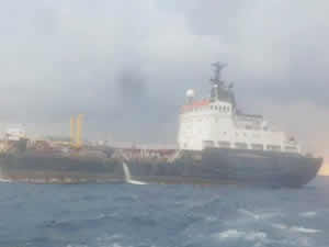 Libyalı yetkililer mazot kaçıran tankeri batırdı