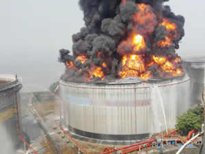 Mumbai Liman Bölgesi'ndeki yangın gemi trafiğini etkiledi