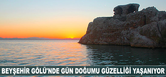 Türkiye'nin en büyük tatlı su gölünde gün doğumu güzelliği