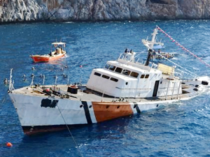 Alanya'da dalış turizmi için Sahil Güvenlik gemisi batırıldı