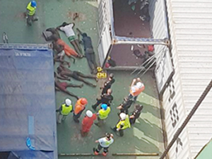 Gana'dan İspanya'ya giden gemide bir konteynerin içinde 16 kaçak yolcu bulundu