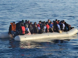 Karaburun açıklarında 60 yabancı uyruklu yakalandı