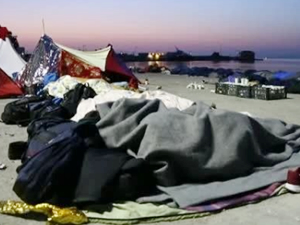 Sakız Adası'ndaki sığınmacılar limanı kapattı