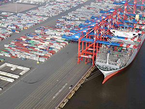 Limandan mega konteyner gemisine “jest”