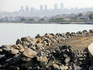 Atakum Sahili'nde dalgaları önlemek için çalışma başlatıldı