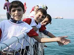 Hatay'da Suriyeli yetim ve öksüzlere tekne gezisi düzenlendi