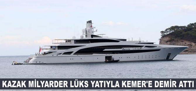 Kazak milyarder, lüks yatıyla Kemer'e demir attı