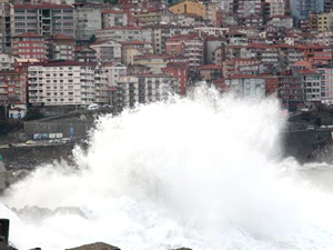 Zonguldak'ta şiddetli rüzgar nedeniyle balıkçılar denize açılamadı