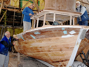 Kayıklar Saraç ailesinin ellerinde şekilleniyor
