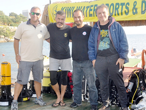 Dalgıçlar Kuşadası açıklarında uçak batığı buldu