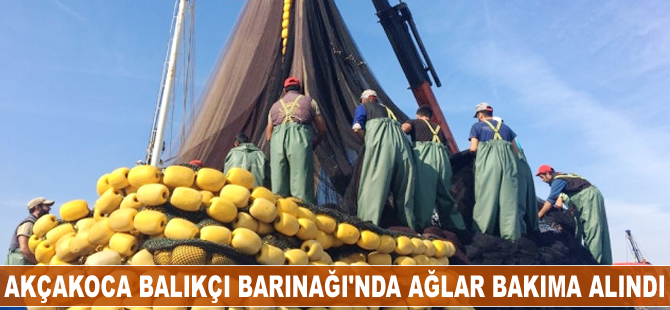 Akçakoca Balıkçı Barınağı'nda ağlar bakıma alındı