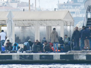 Kuşadası açıklarında 57 kaçak göçmen yakalandı