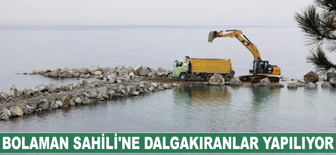 Bolaman Sahili'ne dalgakıranlar yapılıyor