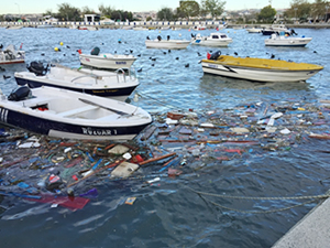 Silivri'de fırtına nedeniyle kayıklar alabora oldu